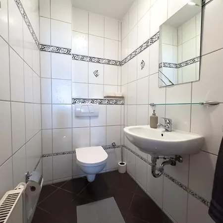 110Qm - 4 Zimmer - Privat Parkplatz - Zentral - Balkon - Mallibase Apartments Kassel Exterior photo