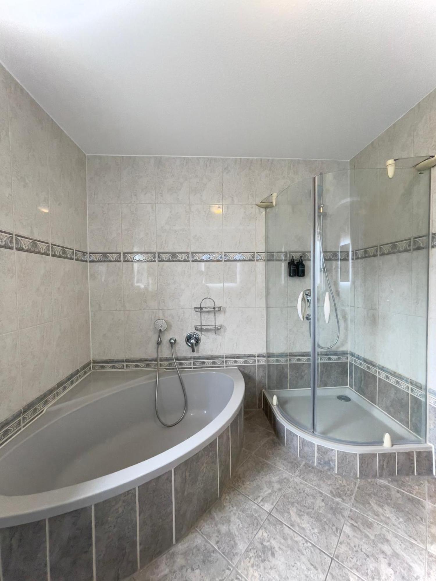 110qm - 4 - Privat Parkplatz - Zentral - Balkon - Mallibase *