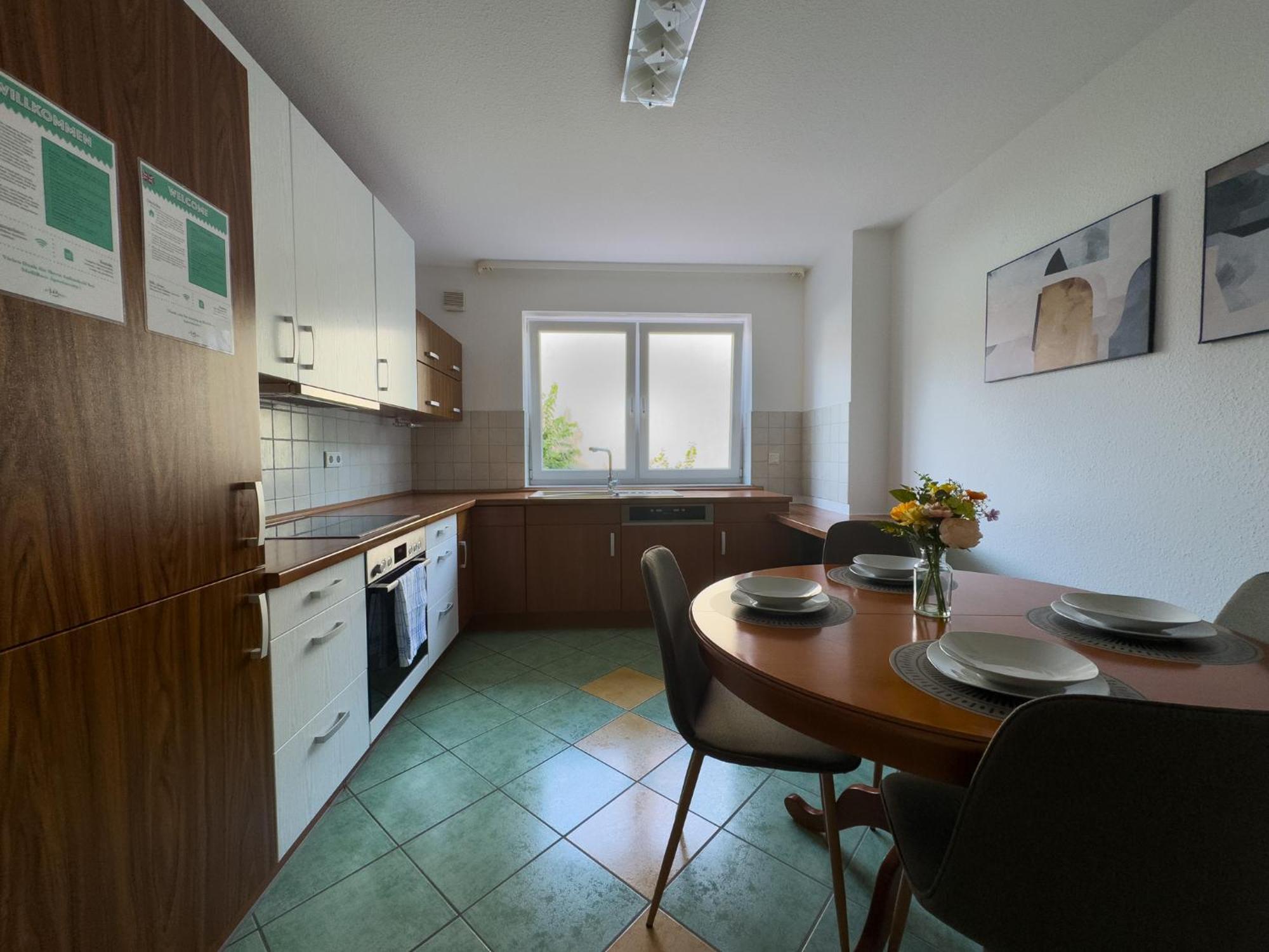 110qm - 4 - Privat Parkplatz - Zentral - Balkon - Mallibase *
