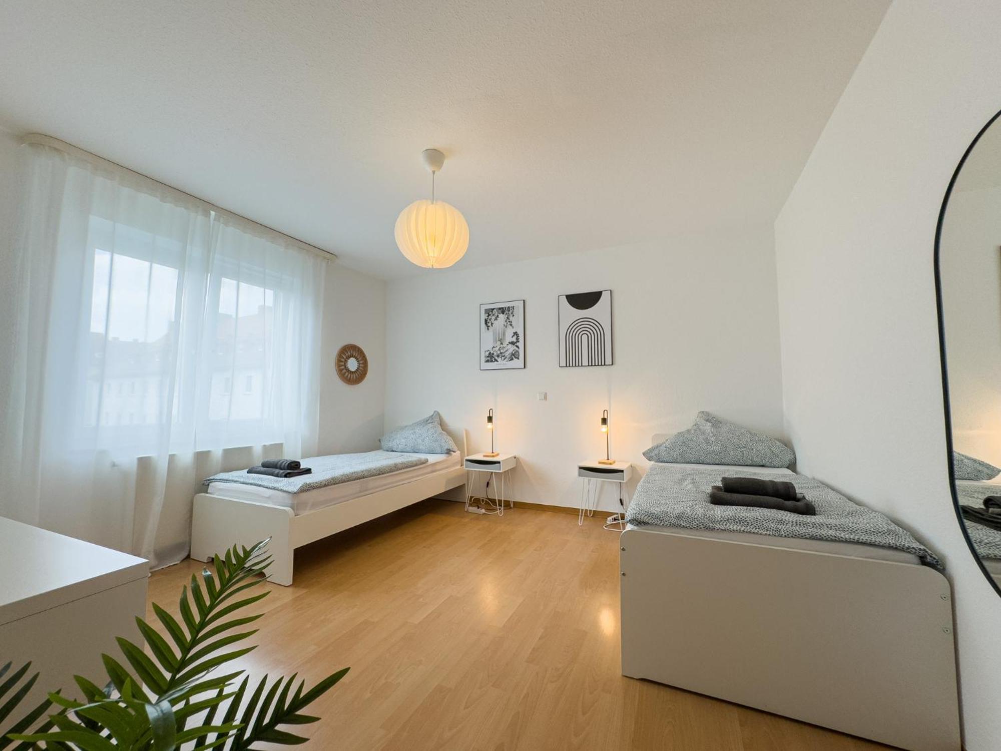 Apartment 110qm - 4 - Privat Parkplatz - Zentral - Balkon - Mallibase