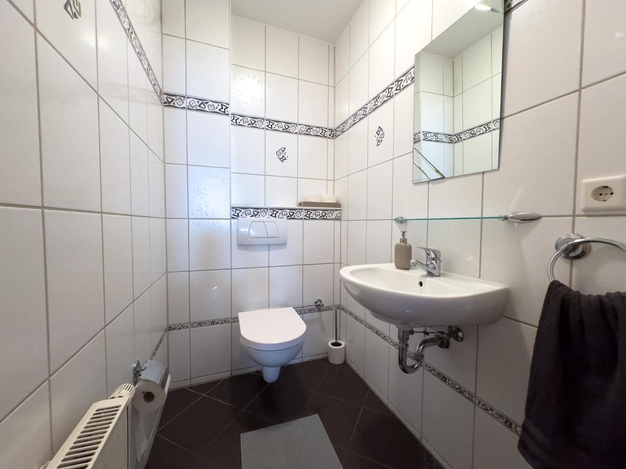110qm - 4 - Privat Parkplatz - Zentral - Balkon - Mallibase Apartment *