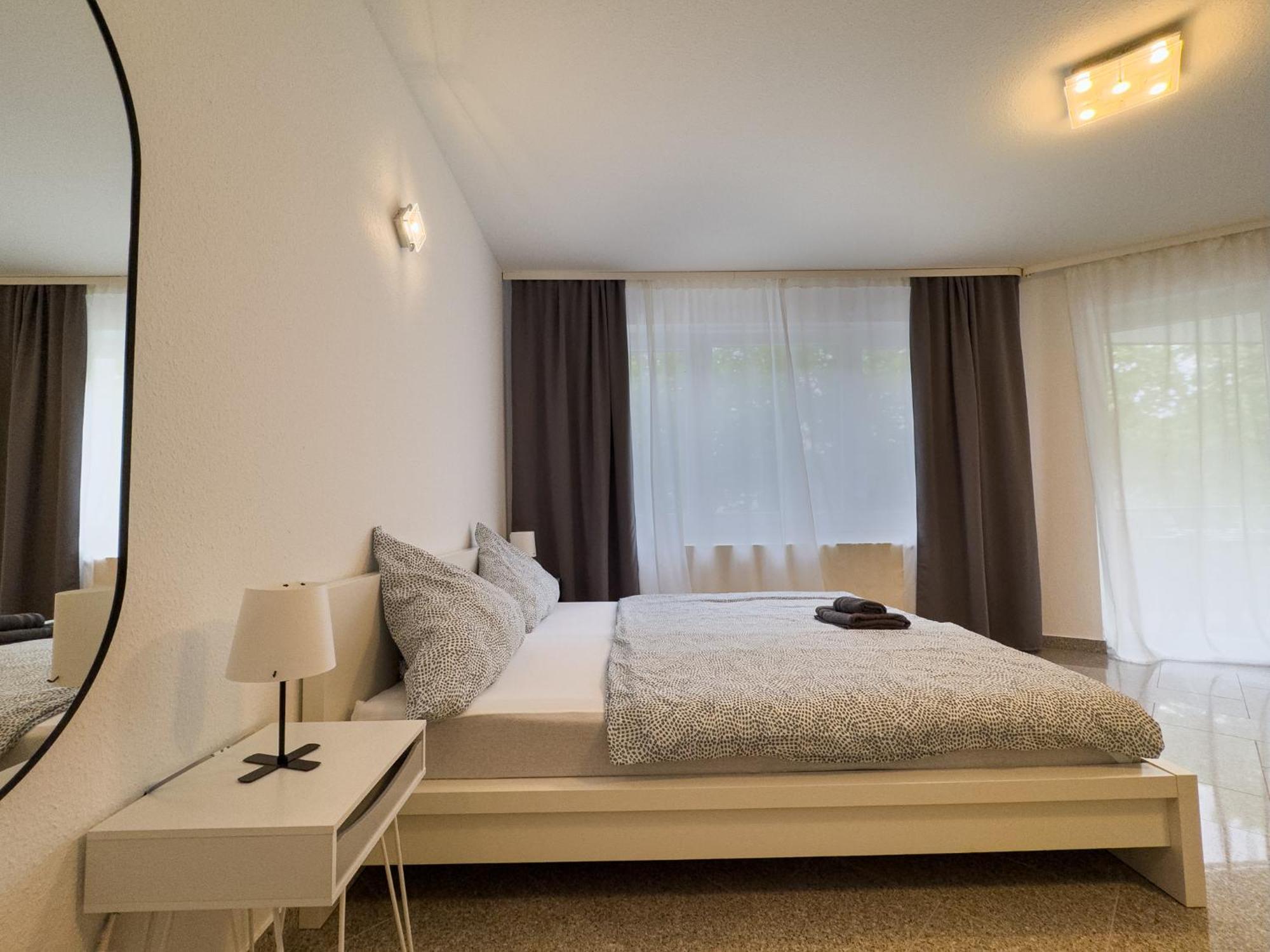 Apartment 110qm - 4 - Privat Parkplatz - Zentral - Balkon - Mallibase *