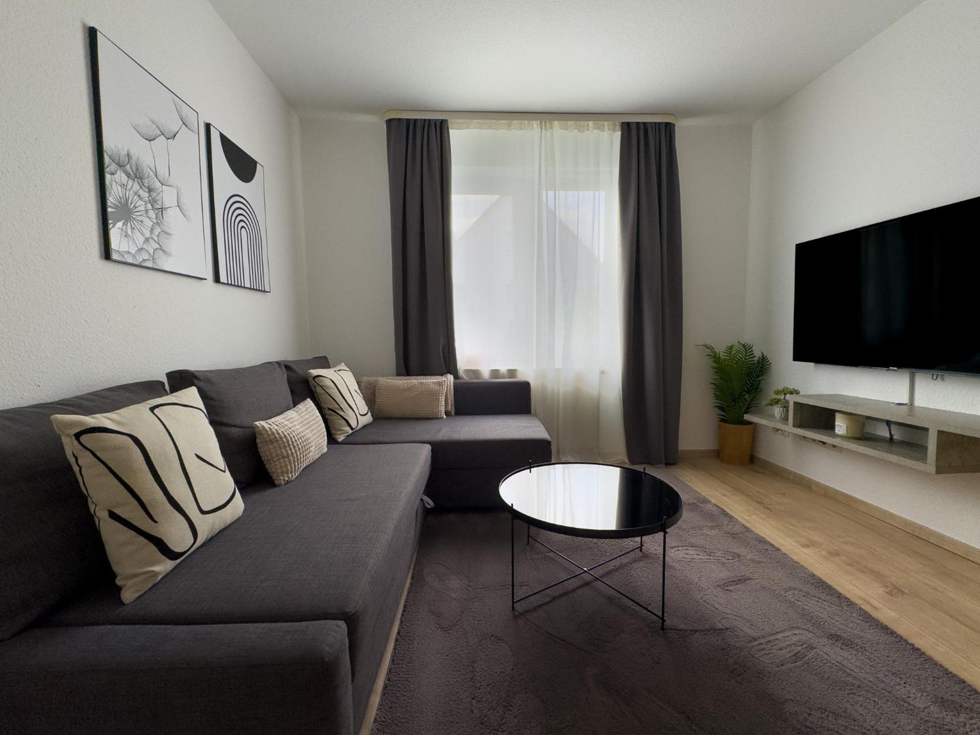 Apartment 110qm - 4 - Privat Parkplatz - Zentral - Balkon - Mallibase